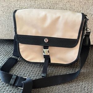 lululemon expandable shoulder/crossbody bag
